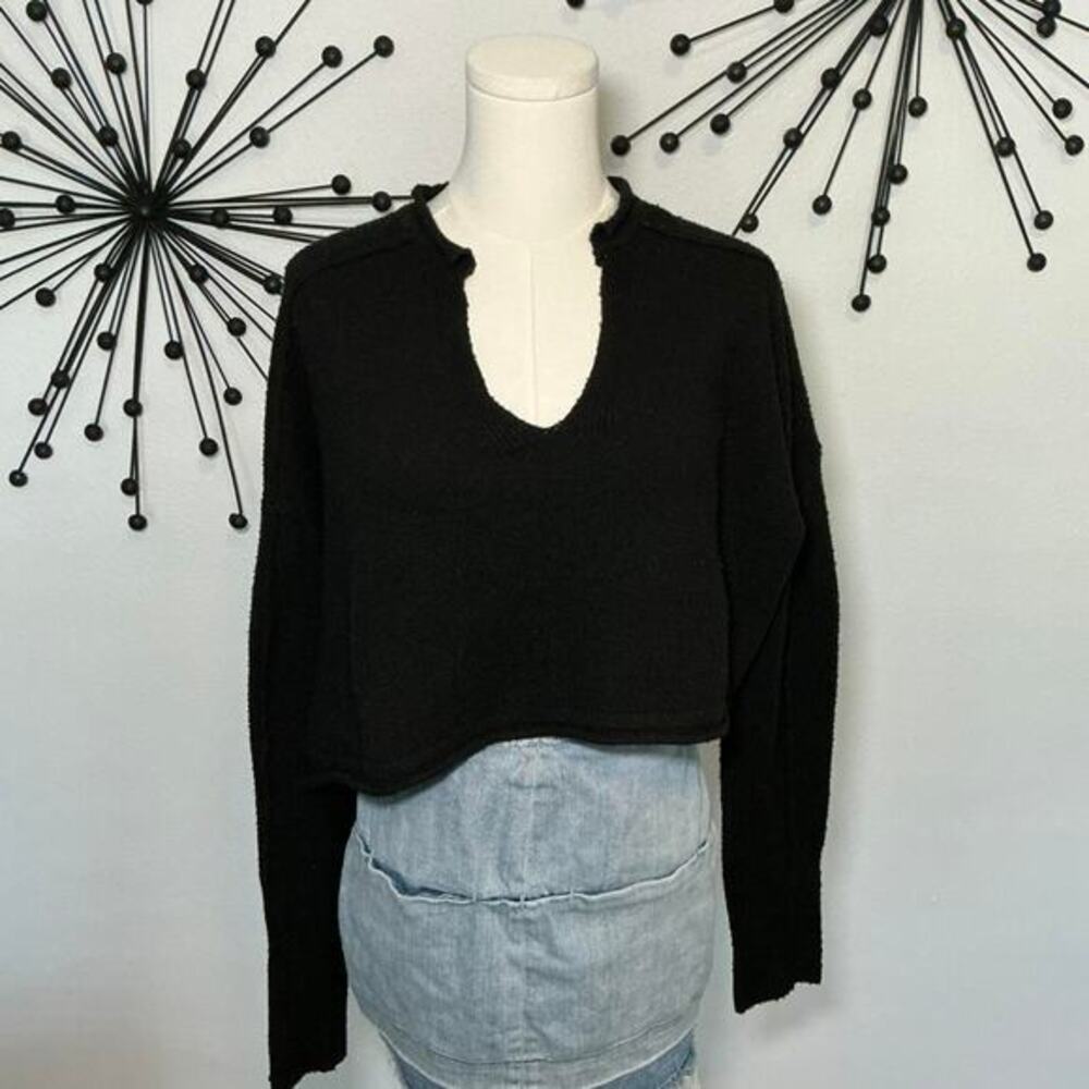 BDG Black Cropped Sweater Bell Sleeve V Neck Soft Knit Small
